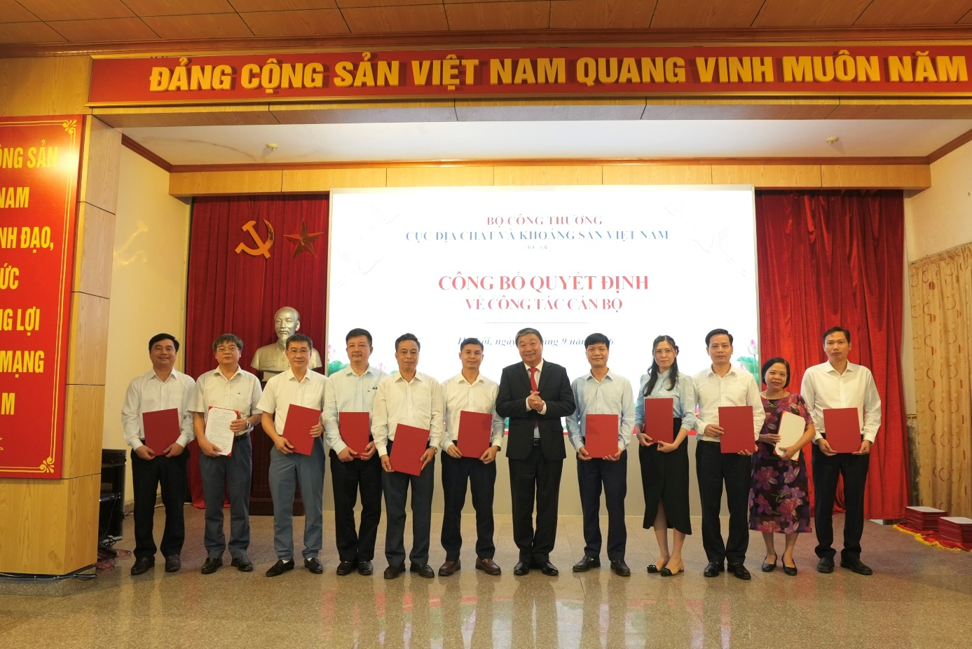 Cục Địa chất và Khoáng sản Việt Nam trao các quyết định bổ nhiệm cán bộ lãnh đạo, quản lý